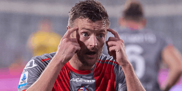 Adaptasi Gaya Main, Jamie Vardy vs Pertahanan Italia